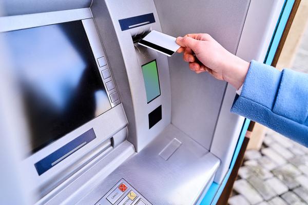 UniCredit, ATM senza barriere per non vedenti